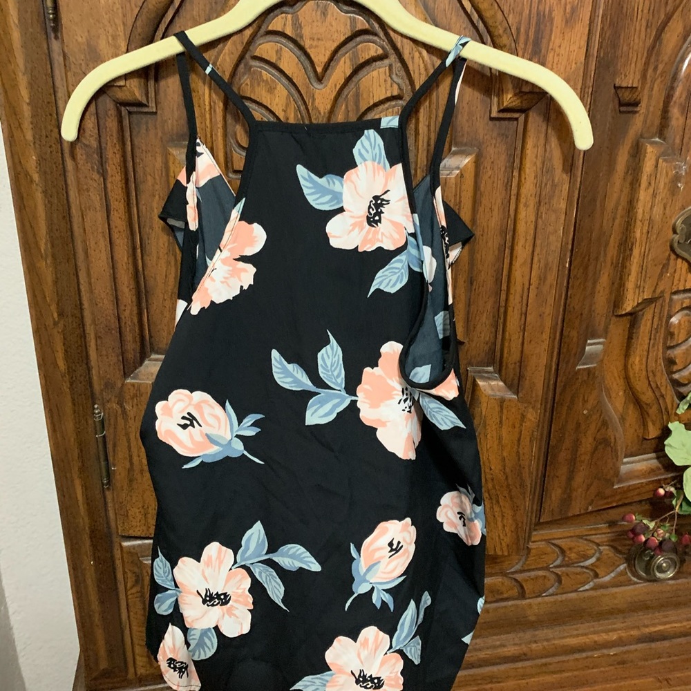 Flowing floral dress size small NEW